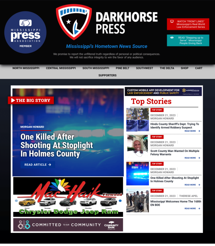 Darkhorse Press homepage with top news stories.